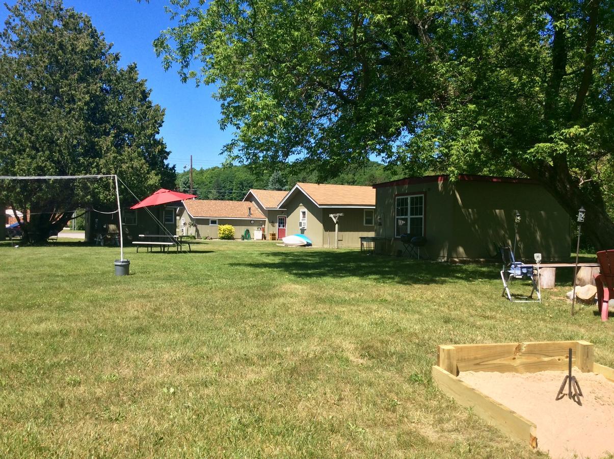 Cedar Ridge Cabins Honor Екстер'єр фото