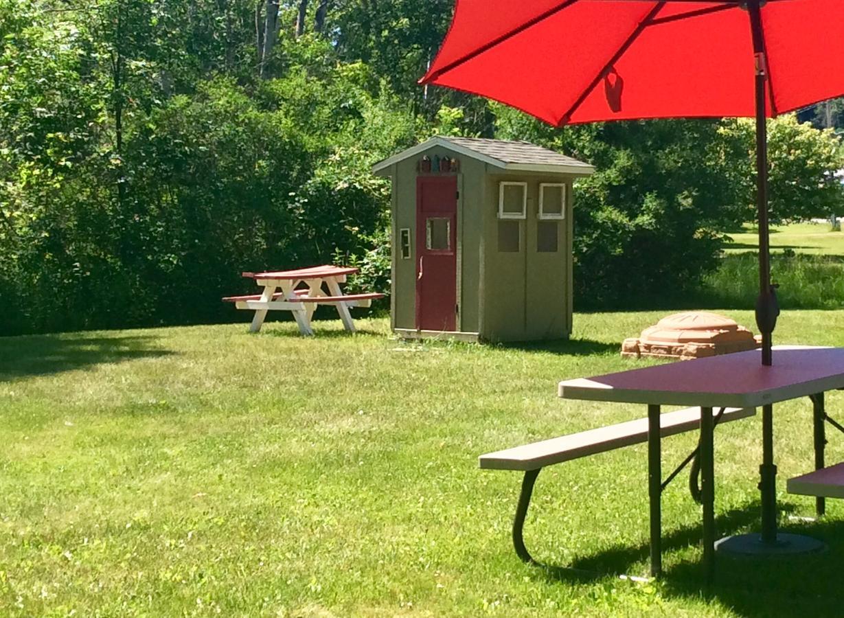 Cedar Ridge Cabins Honor Екстер'єр фото