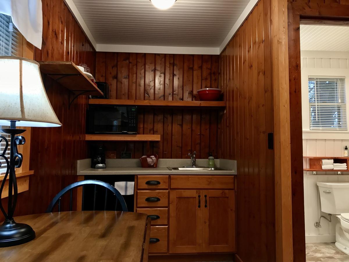Cedar Ridge Cabins Honor Екстер'єр фото