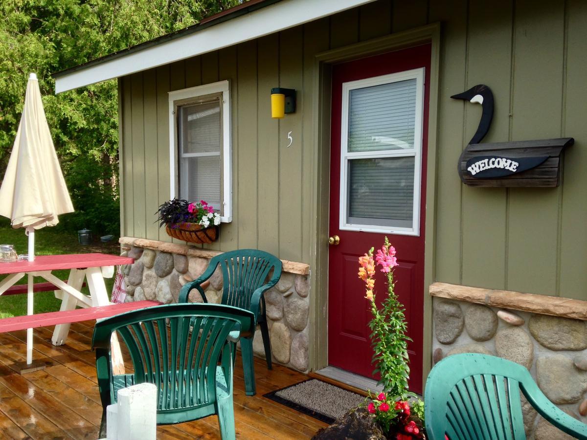 Cedar Ridge Cabins Honor Екстер'єр фото