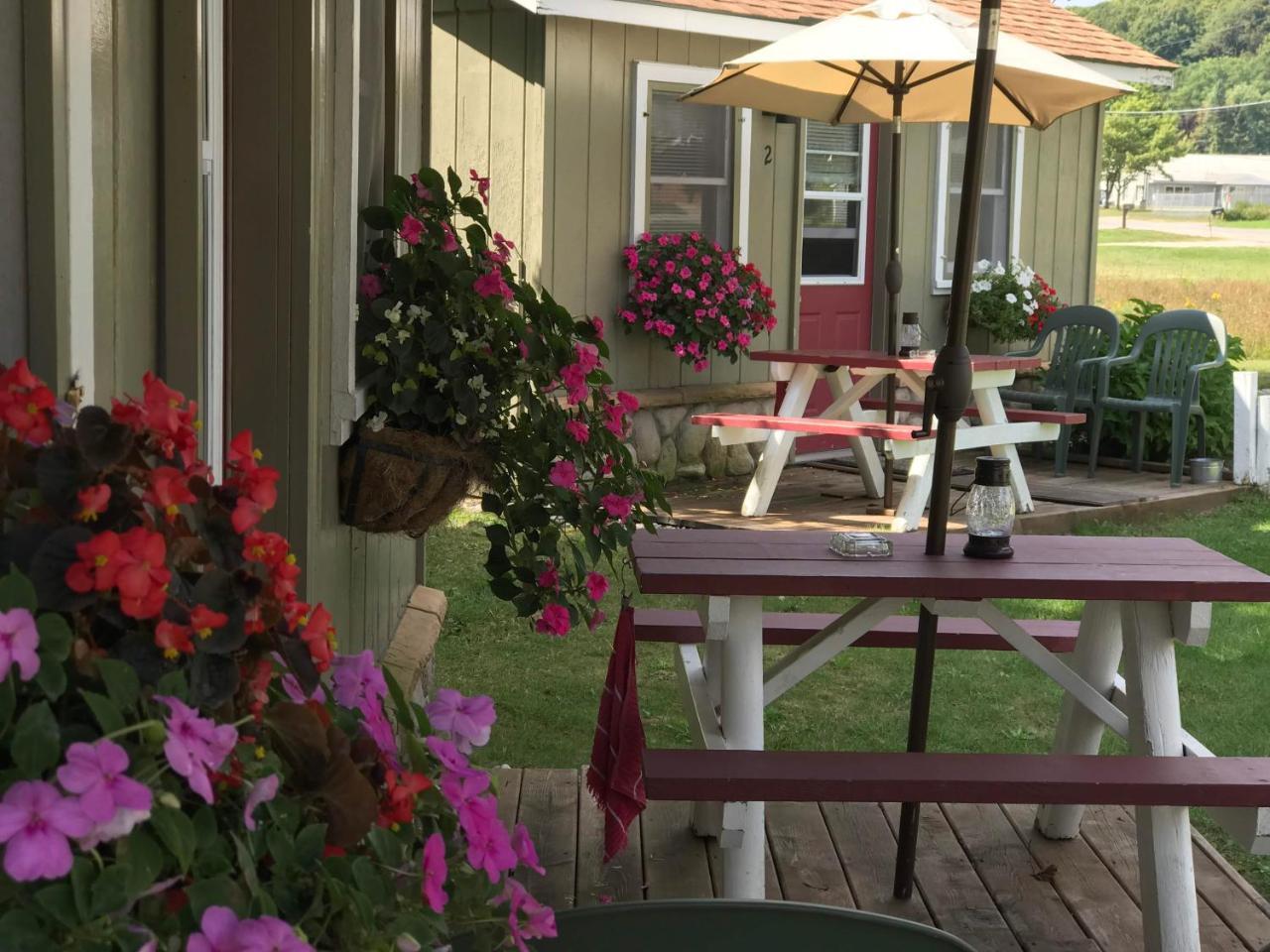 Cedar Ridge Cabins Honor Екстер'єр фото